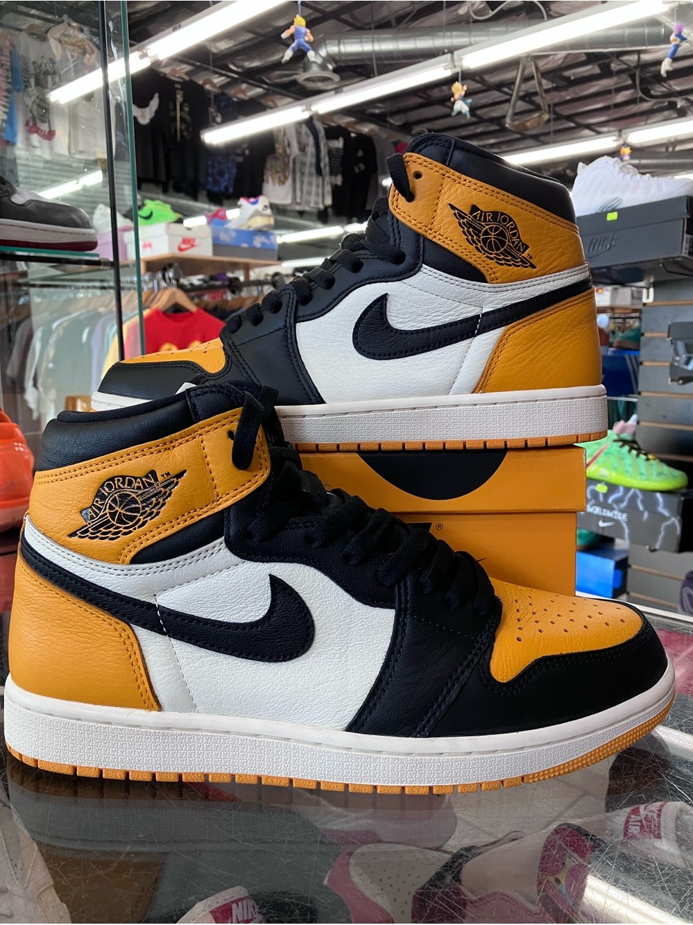 Air Jordan 1 Retro High Taxi Size 9.5